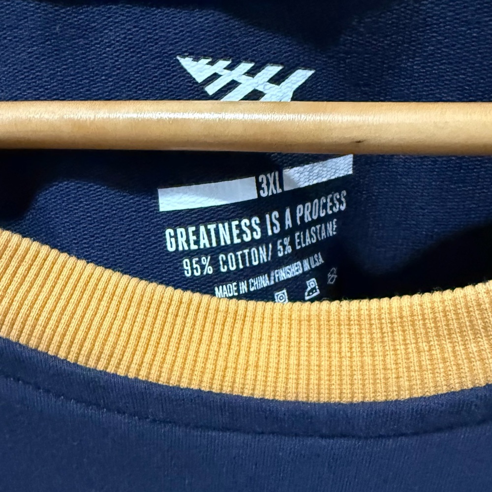 Paper Plane The World Is Yours Crewneck - Picture 2 of 6